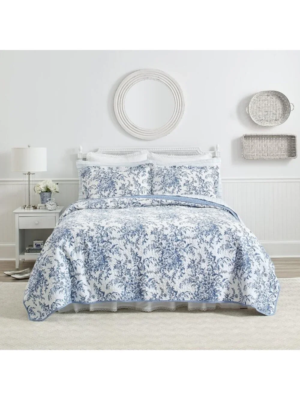 Soft & Lightweight Twin Quilt Set with Matching Shams, Reversible Floral